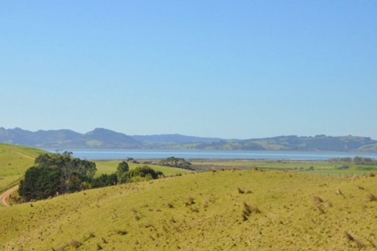 Photo of property in 1742 South Head Road, South Head, Helensville, 0874