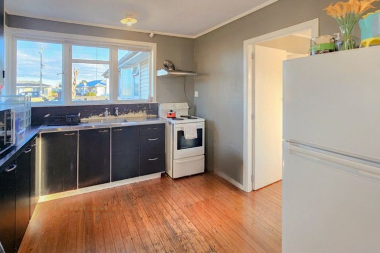 Photo of property in 33 Lister Crescent, Maraenui, Napier, 4110