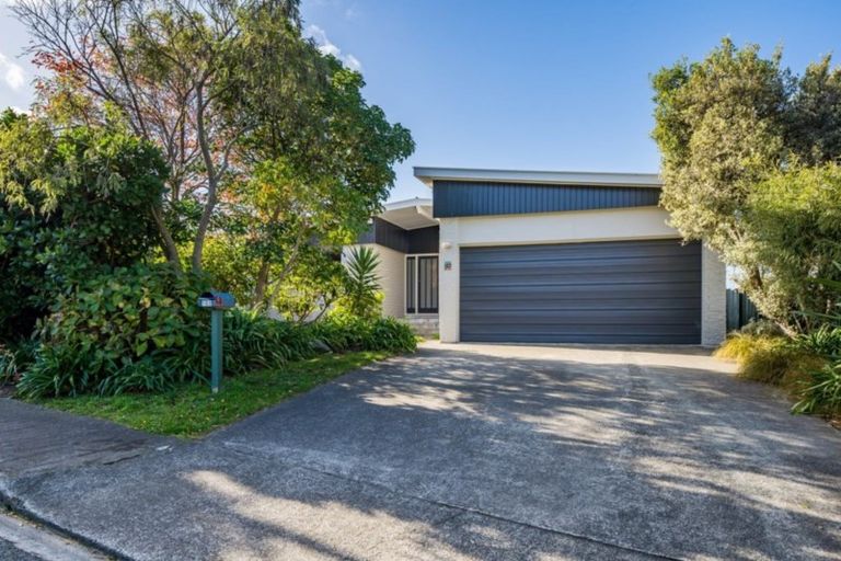 Photo of property in 103 Kahu Road, Paremata, Porirua, 5024