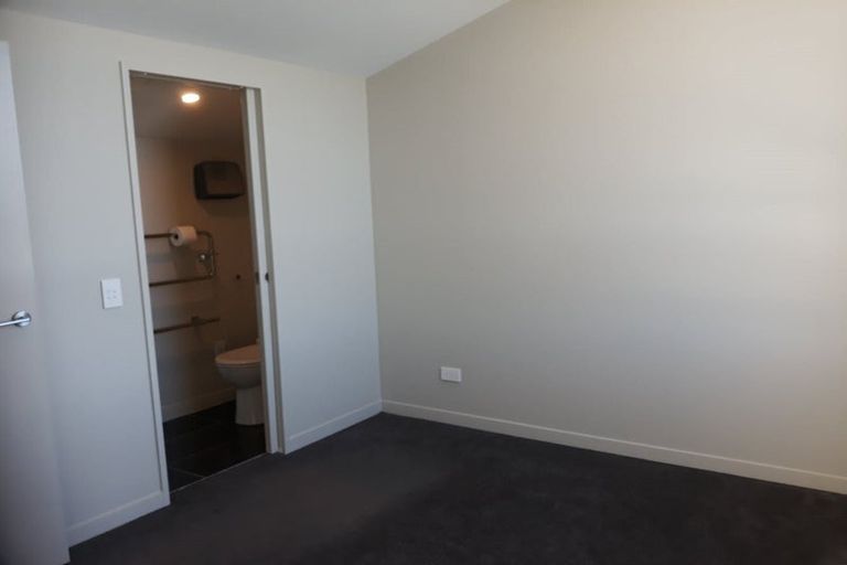 Photo of property in 9/2 Stone Street, Miramar, Wellington, 6022