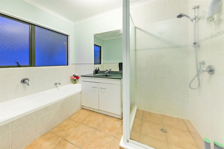 Photo of property in 1 Hawkley Close, Flat Bush, Auckland, 2019