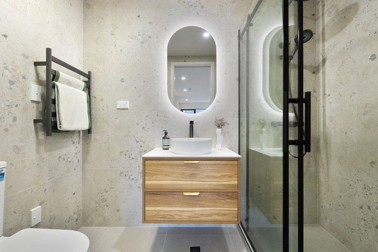 Photo of property in 69b Chivalry Road, Glenfield, Auckland, 0629