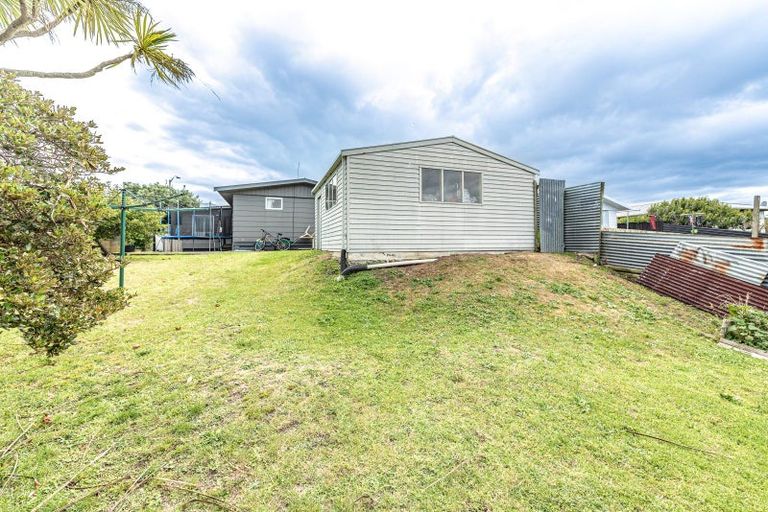 Photo of property in 27 Cross Street, Castlecliff, Whanganui, 4501