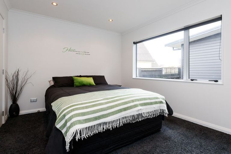 Photo of property in 4 D'urville Place, Kelvin Grove, Palmerston North, 4414
