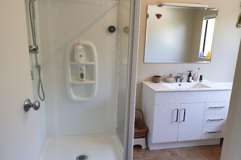 Photo of property in 73b Hillwell Drive, Henderson, Auckland, 0612