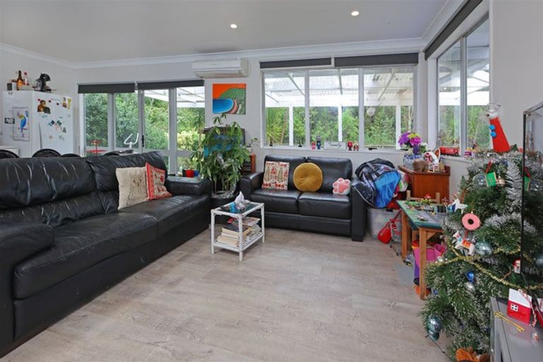 Photo of property in 54a Woodside Road, Massey, Auckland, 0614