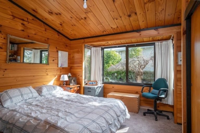 Photo of property in 4 Kathleen Place, Rainbow Point, Taupo, 3330