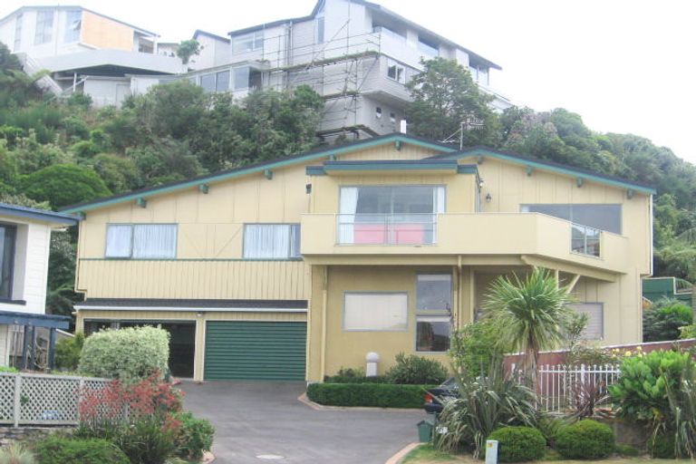 Photo of property in 17 Mataroa Avenue, Northland, Wellington, 6012