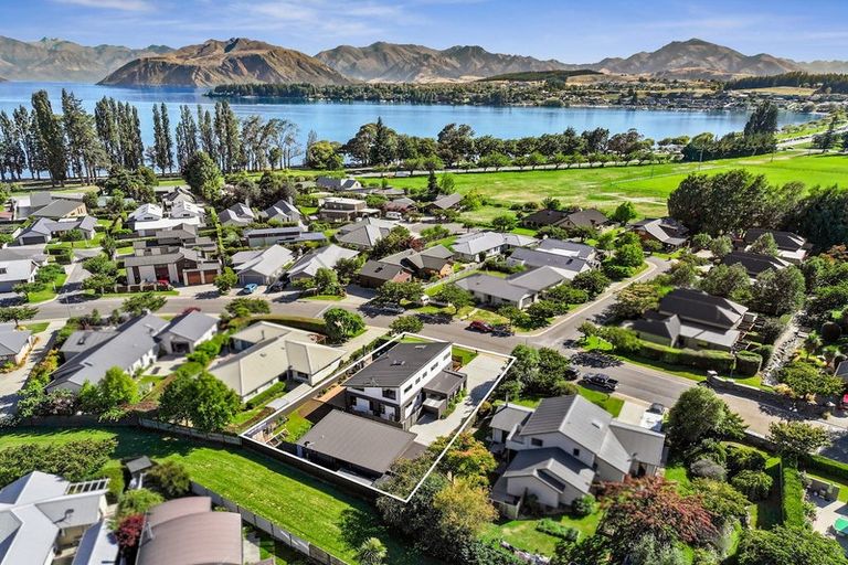 Photo of property in 21 Stonebrook Drive, Wanaka, 9305