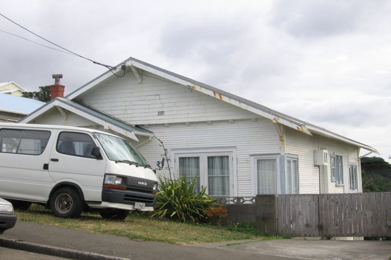 Photo of property in 16 Milne Terrace, Island Bay, Wellington, 6023