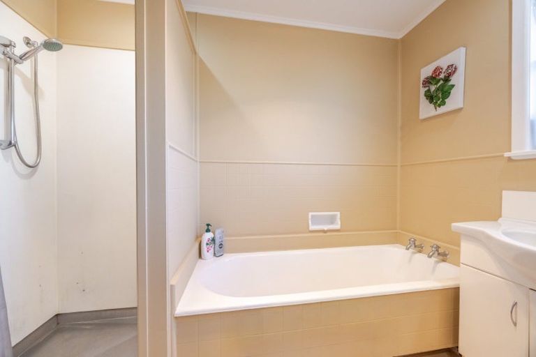 Photo of property in 74 Clarence Cox Crescent, Pirimai, Napier, 4112