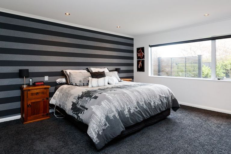 Photo of property in 4 D'urville Place, Kelvin Grove, Palmerston North, 4414