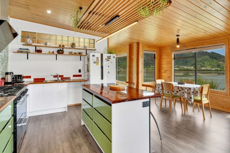 Photo of property in 127 Queen Charlotte Drive, Havelock, Picton, 7281