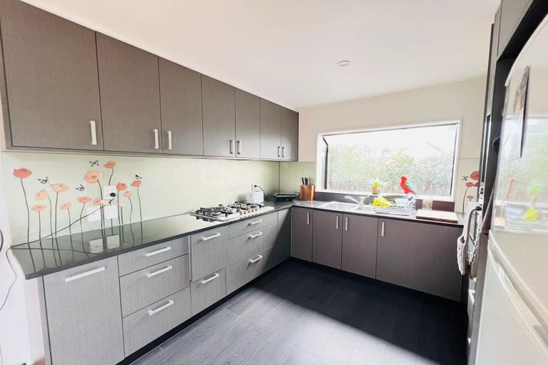 Photo of property in 2/86 Aviemore Drive, Highland Park, Auckland, 2010
