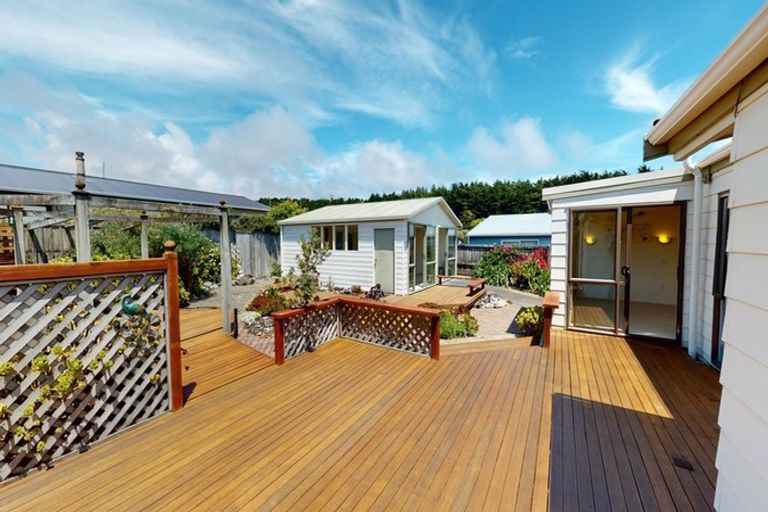 Photo of property in 4 Rangitane Grove, Waitarere Beach, Levin, 5510