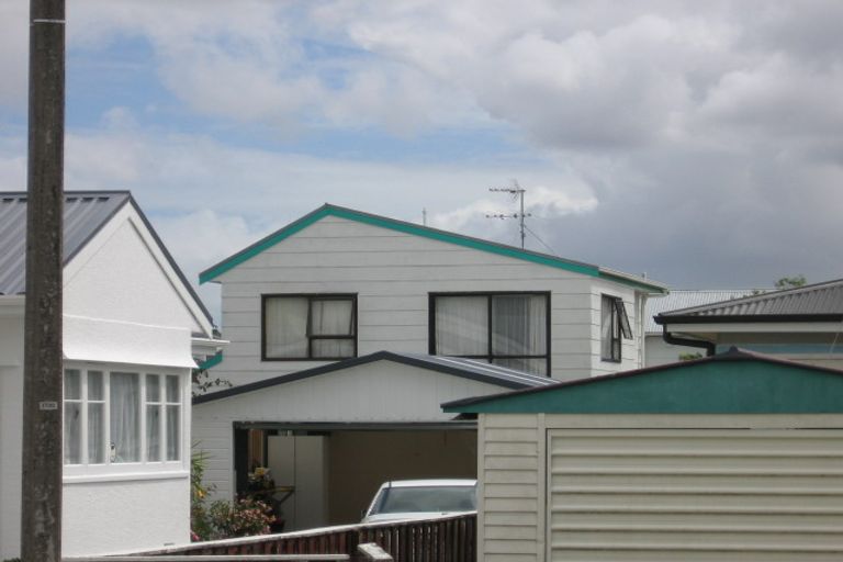 Photo of property in 1/50 Rambler Crescent, Beach Haven, Auckland, 0626