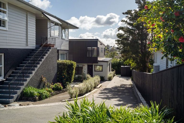 Photo of property in 5b Nea Place, Hillcrest, Auckland, 0627