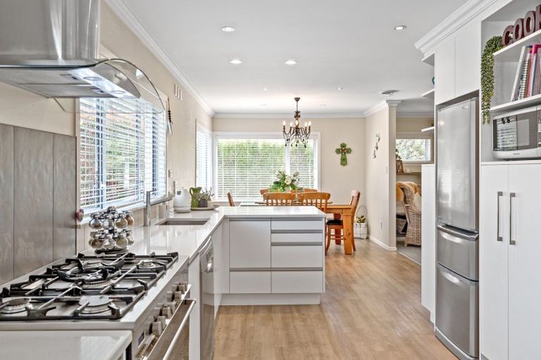 Photo of property in 72 Kuratawhiti Street, Greytown, 5712