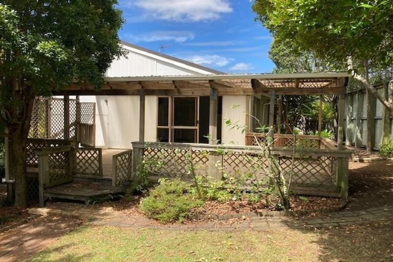 Photo of property in 2/68 Cockayne Crescent, Sunnynook, Auckland, 0620