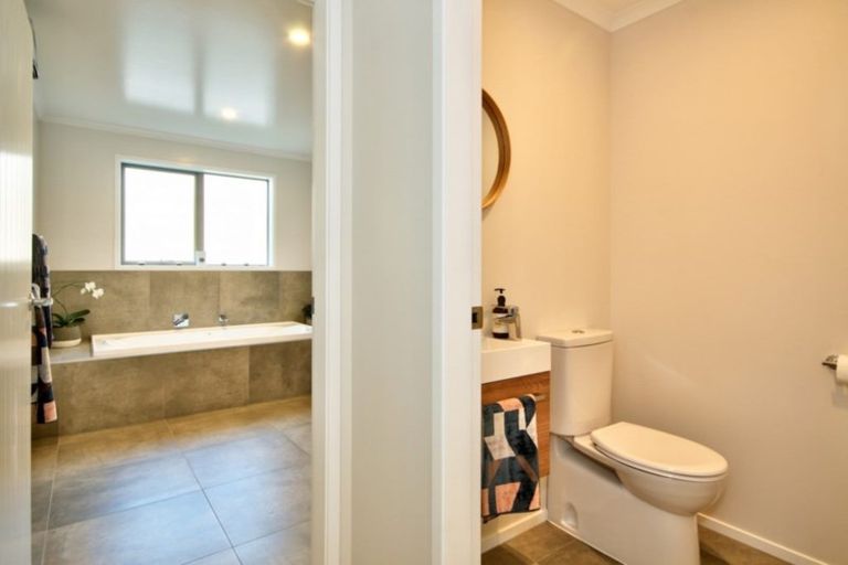 Photo of property in 2 Tudor Lane, Lower Shotover, Queenstown, 9304