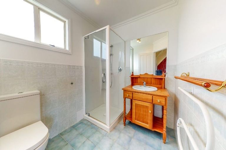 Photo of property in 24 Saunders Close, Whitby, Porirua, 5024