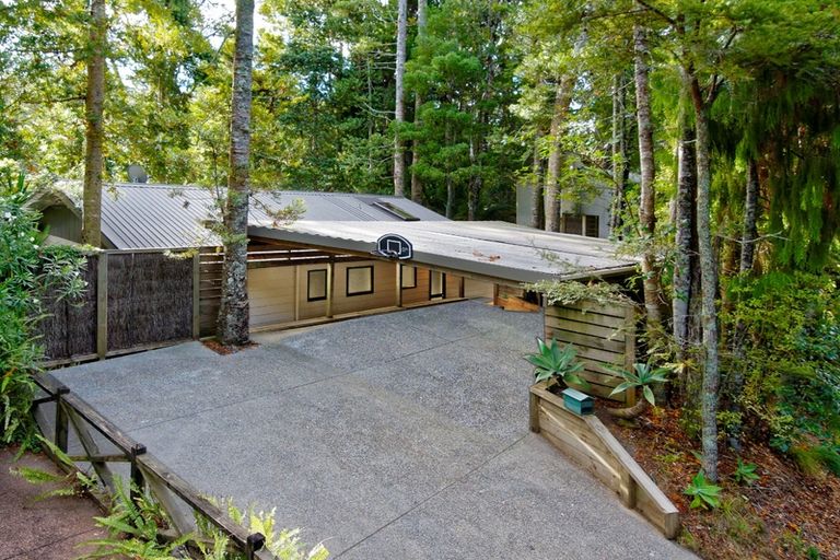 Photo of property in 11 Minnehaha Avenue, Titirangi, Auckland, 0604