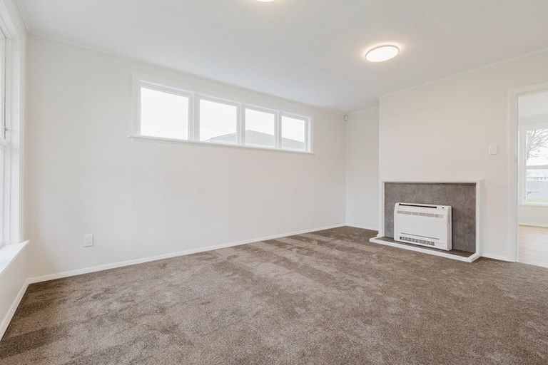 Photo of property in 60 Ellesmere Crescent, Highbury, Palmerston North, 4412
