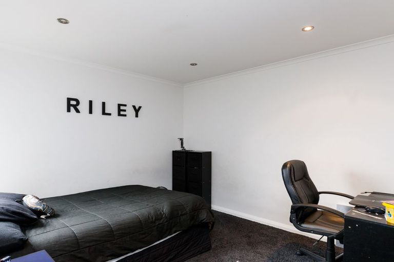 Photo of property in 4 D'urville Place, Kelvin Grove, Palmerston North, 4414