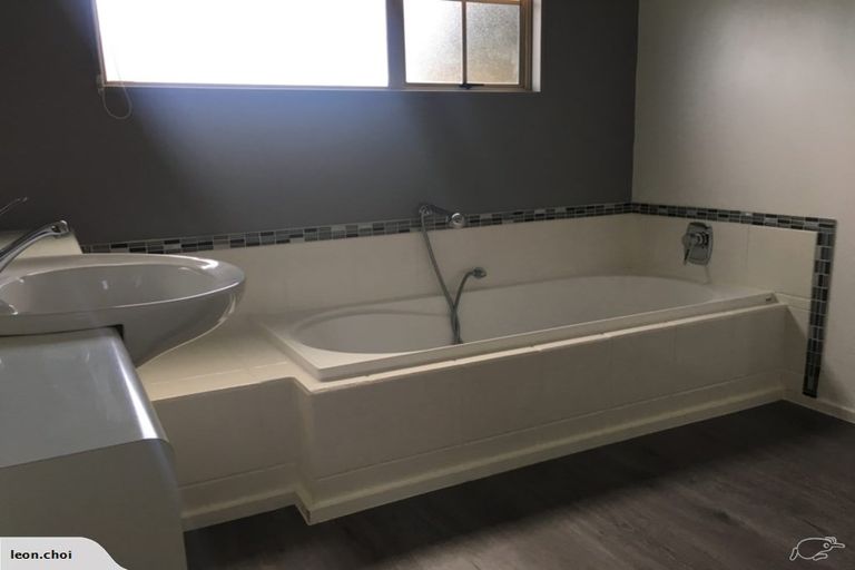 Photo of property in 2/22 Spencer Road, Pinehill, Auckland, 0632