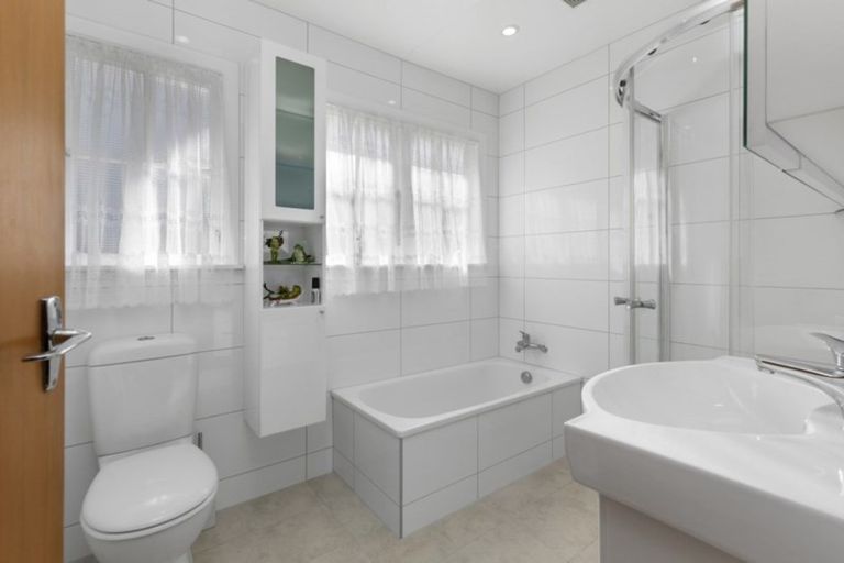 Photo of property in 71 Miromiro Road, Normandale, Lower Hutt, 5010