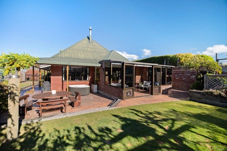 Photo of property in 18 Inverness Crescent, Arrowtown, 9302