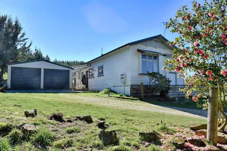 Photo of property in 53 Piano Flat Road, Waikaia, 9778
