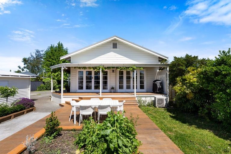Photo of property in 3 Moeller Street, Taradale, Napier, 4112