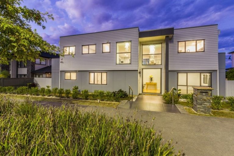 Photo of property in 37 Te Oneroa Way, Long Bay, Auckland, 0630