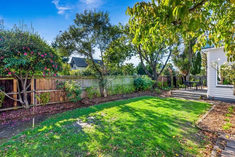 Photo of property in 28 Straven Road, Riccarton, Christchurch, 8011