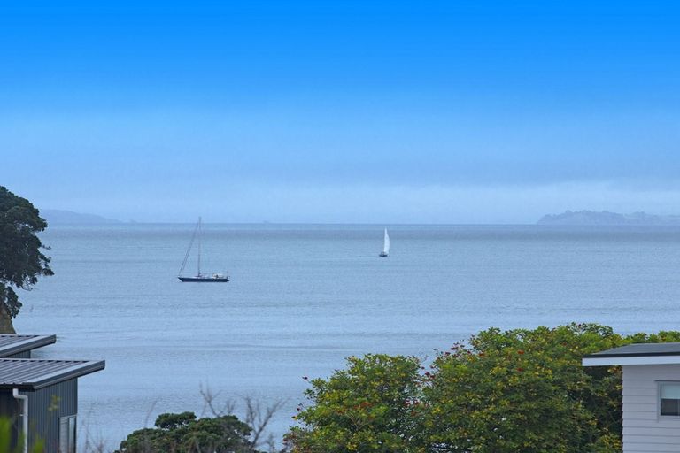 Photo of property in 1049 Whangaparaoa Road, Tindalls Beach, Whangaparaoa, 0930