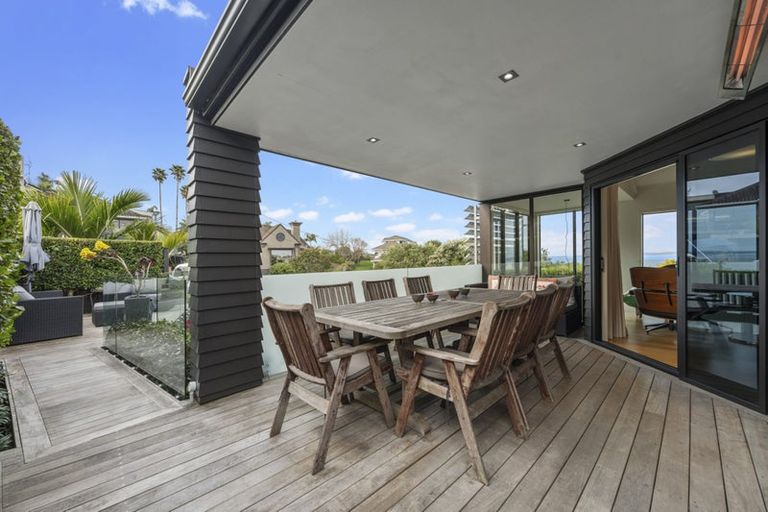 Photo of property in 2/27 Churchill Road, Murrays Bay, Auckland, 0630