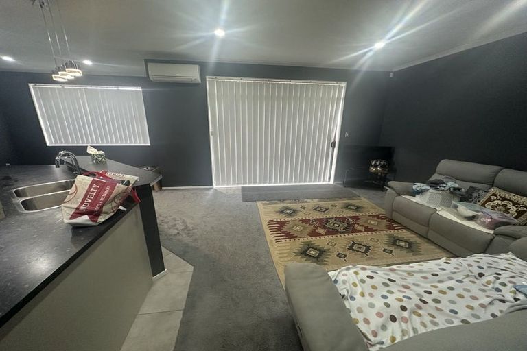 Photo of property in 19 Breon Place, Flat Bush, Auckland, 2016