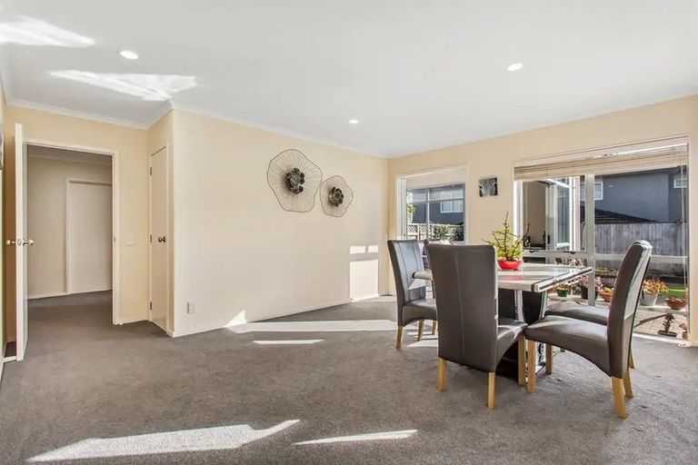 Photo of property in 10 Briar Vale Place, Flat Bush, Auckland, 2016