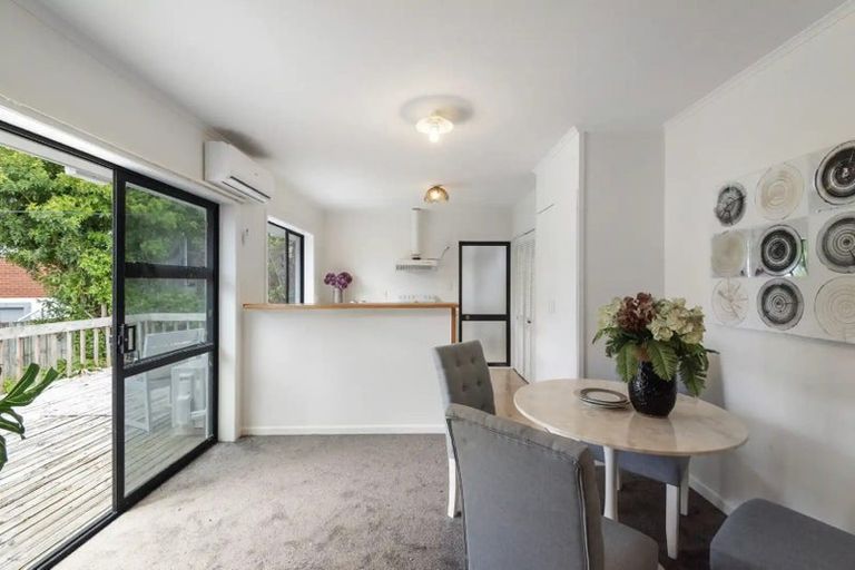 Photo of property in 1/24 Richards Avenue, Forrest Hill, Auckland, 0620