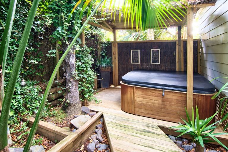 Photo of property in 11 Minnehaha Avenue, Titirangi, Auckland, 0604