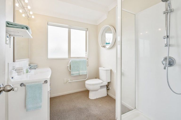 Photo of property in 22 Bermuda Place, One Tree Point, 0118