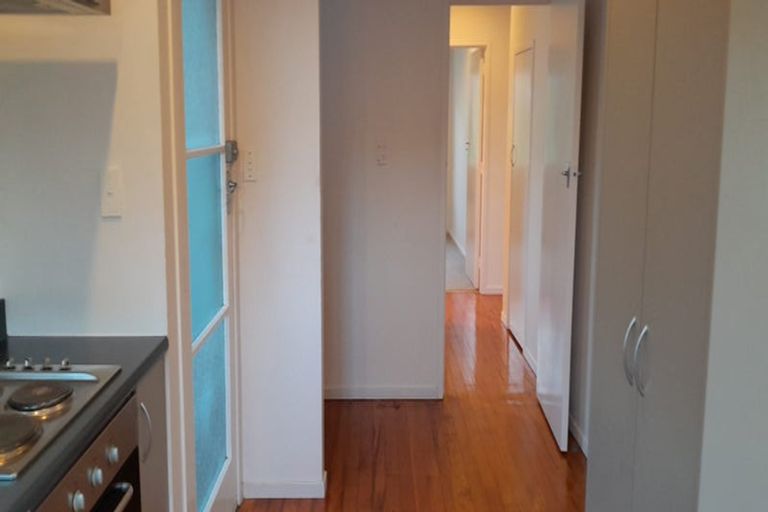 Photo of property in 13 Vandeleur Avenue, Birkdale, Auckland, 0626