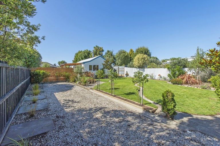 Photo of property in 16 Ensors Place, Waikuku Beach, 7402