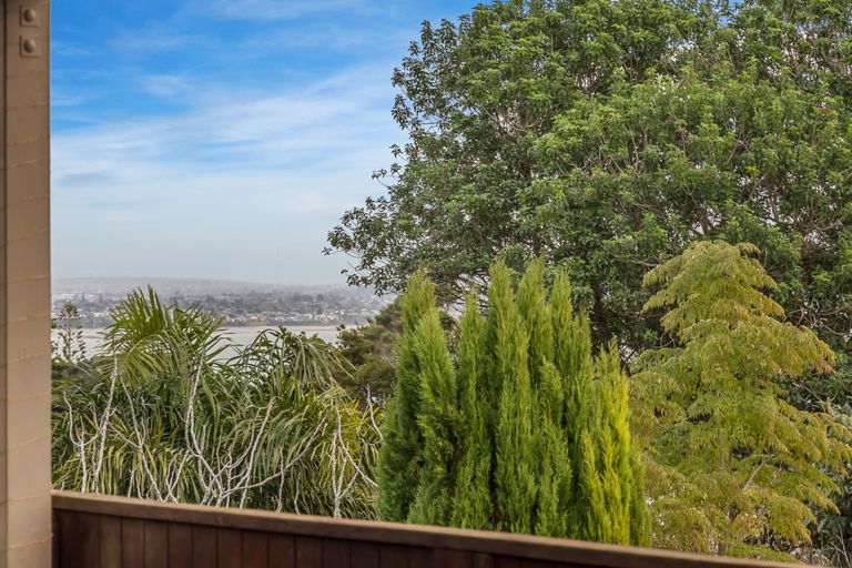 Photo of property in 1 Pluto Place, Beach Haven, Auckland, 0626