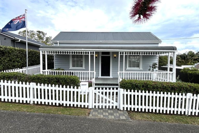 Photo of property in 1 Karaka Street, Helensville, 0800