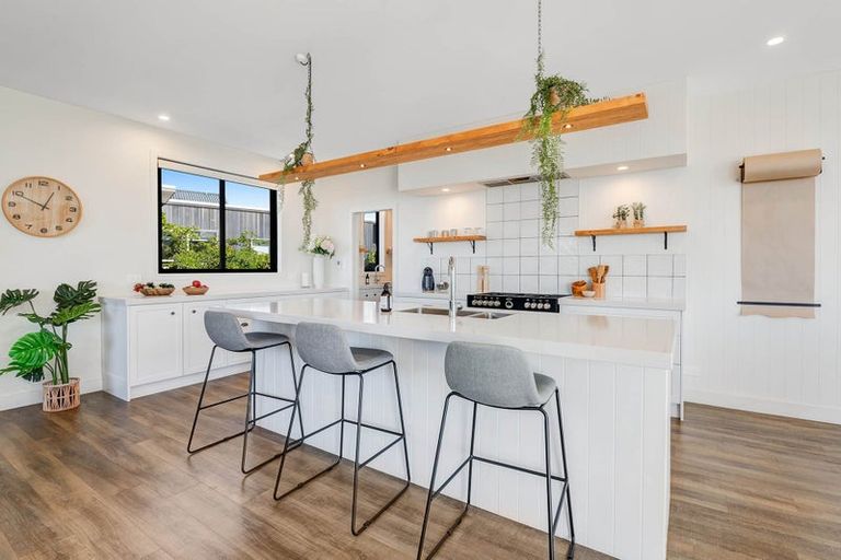 Photo of property in 9 Koru Place, Snells Beach, 0920