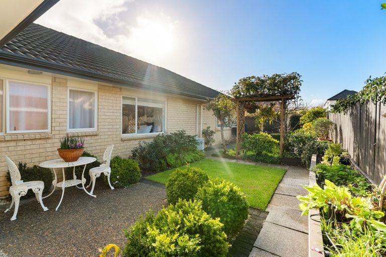 Photo of property in 1 Zara Court, Flat Bush, Auckland, 2016