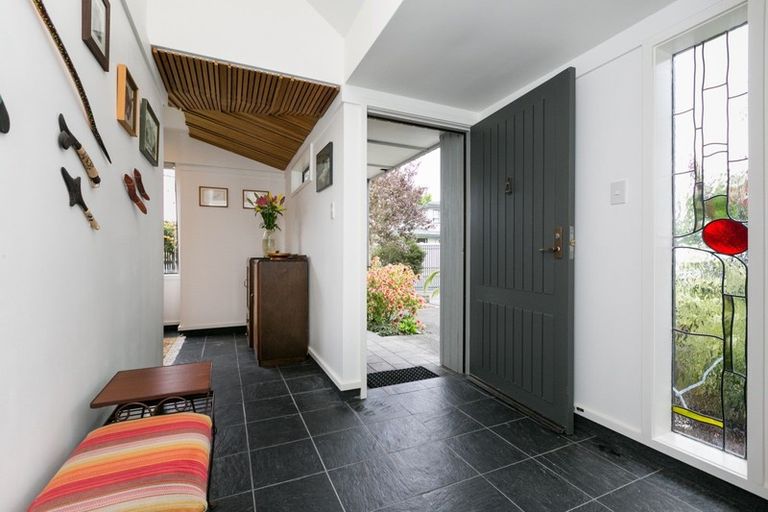 Photo of property in 2 Matthews Place, Taradale, Napier, 4112