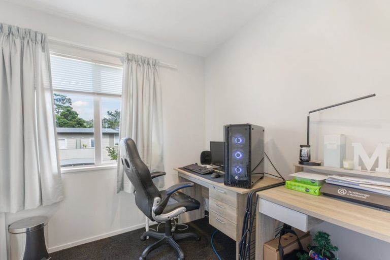 Photo of property in 1/206 Manuka Road, Bayview, Auckland, 0629